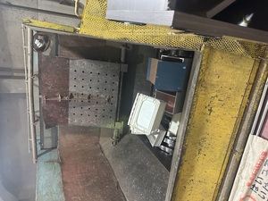 お客様本人と芦屋市環境処理センターへ不用品を直接持ち込み荷下ろしする様子
