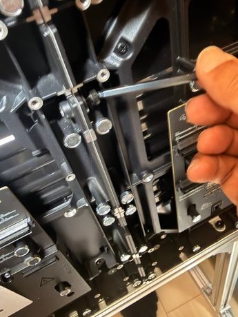 26083001_yodogawa-led-cabinet-joint-fixing11-display.jpg