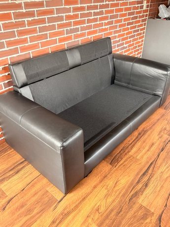 suita-esaka-sofa-carry-in_complete06-display.jpg