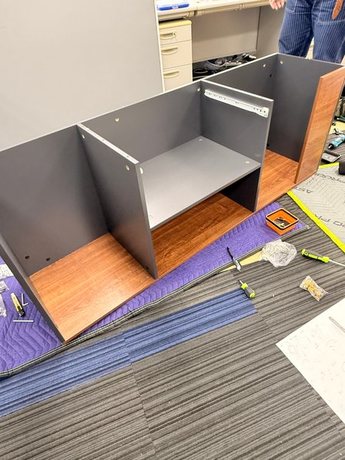 yodogawa_office-desk-takeover_desk2-cabinet21-display.jpg