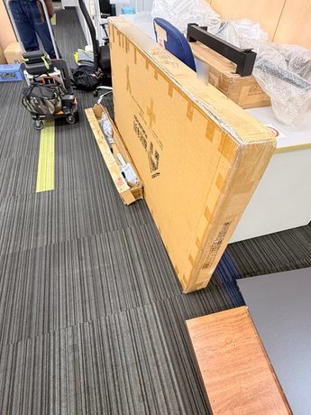 yodogawa_office-desk-takeover_desk2-unopened03-display.jpg