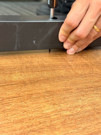 yodogawa_office-desk-takeover_metal-support-screw24-display.jpg